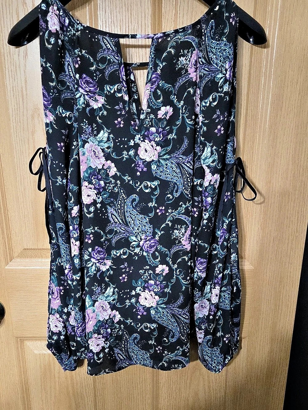A. Byer Floral Tie-Front Blouse in Black & Purple Large Like New
